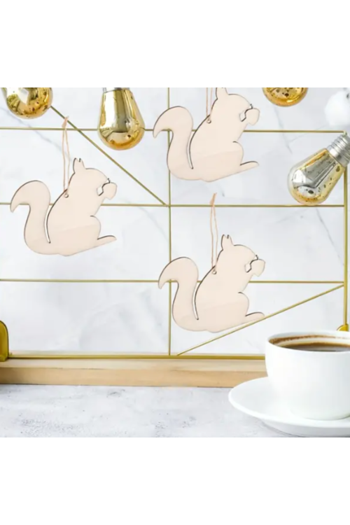 Drewniana Wiewiórka z Orzechem 10 cm – Zestaw 10 sztuk Dekoracje Zawieszki DIY